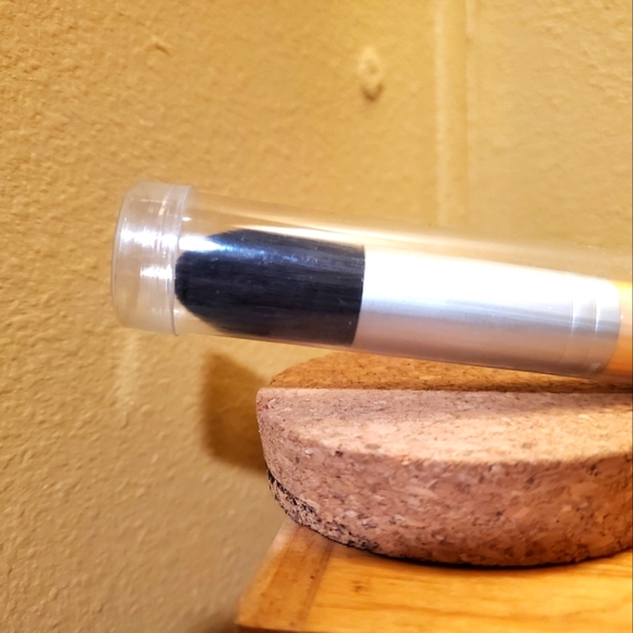 NEW The Balm Blend a Hand Tapered Foundation Makeup Brush - Picture 7 of 8